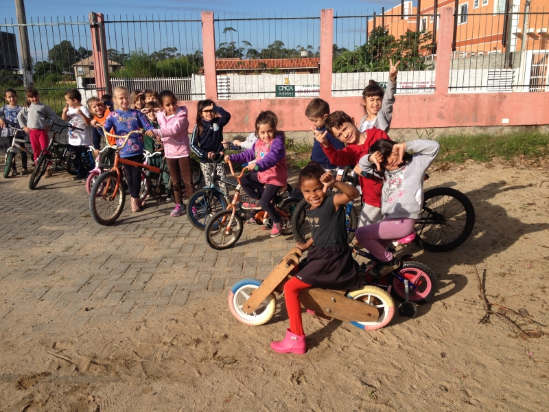 O projeto foi criado com o objetivo de oportunizar às crianças muita diversão ao experimentar os desafios de aprender a andar de bicicleta