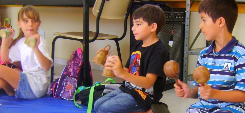 Instrumentos musicais foram trabalhados com os alunos. 